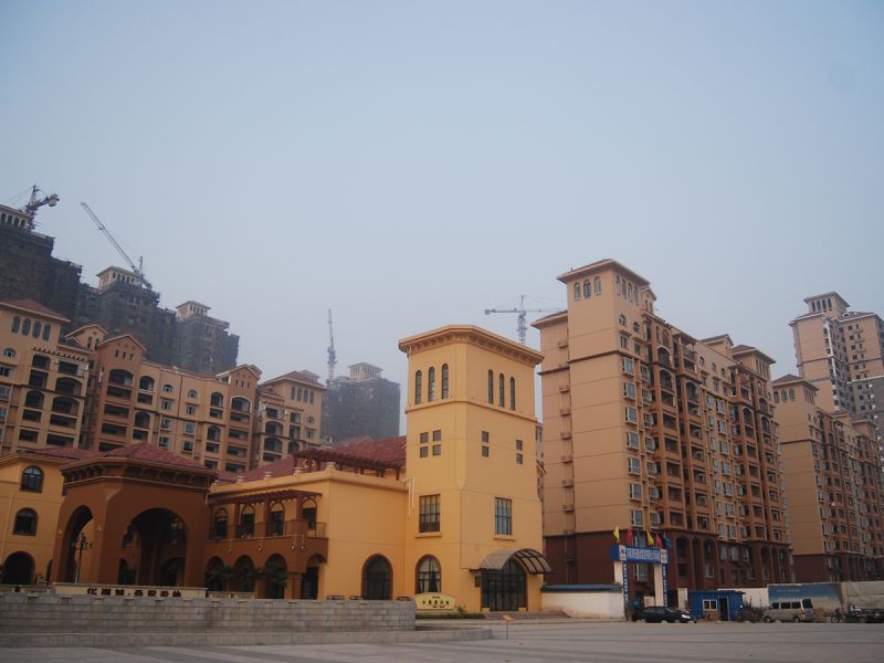 華強(qiáng)城一期二標(biāo)段工程（2010年省文明工地、省“結(jié)構(gòu)中州杯”工程）